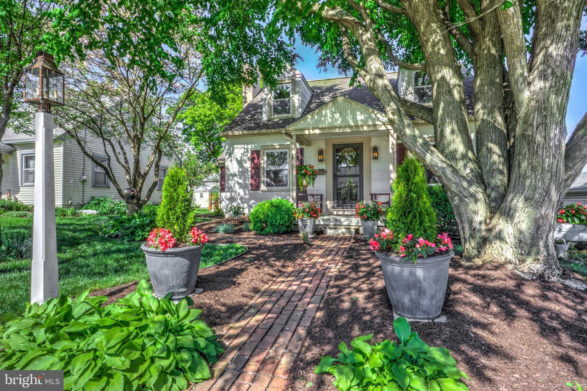 New Holland, PA 17557,323 S RAILROAD AVE