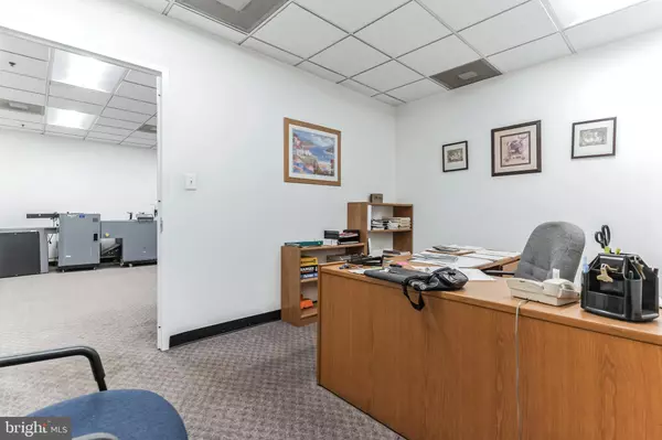 15877 COMMERCE CT #B-6 Upper Marlboro, MD 20774