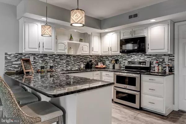 Moorestown, NJ 08057,64 FOXWOOD DR