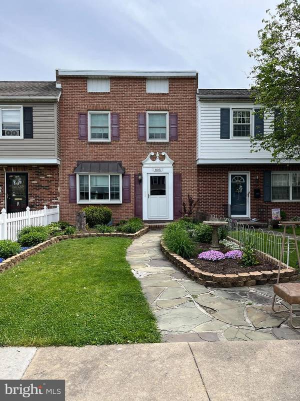 805 WOODLAWN CIRCLE, Chambersburg, PA 17201