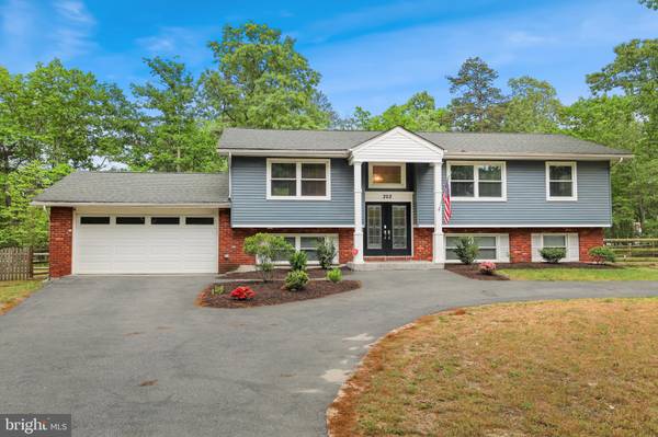 202 PINE TER, Marlton, NJ 08053