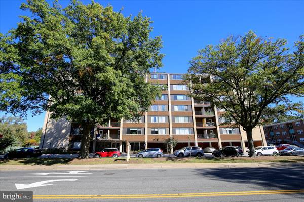 Arlington, VA 22207,4401 CHERRY HILL RD #53