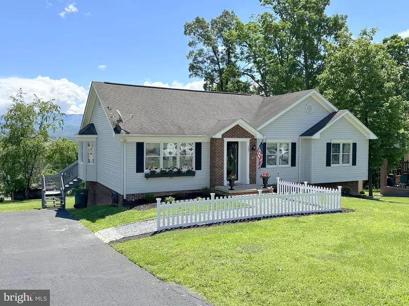 157 HERITAGE DR, Luray, VA 22835