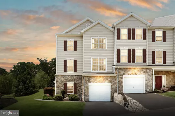 2120 MAPLE CREST BLVD #2120, York, PA 17406