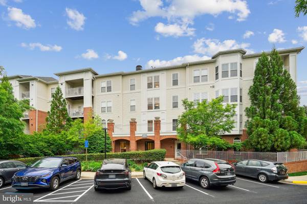 2921 DEER HOLLOW WAY #210, Fairfax, VA 22031