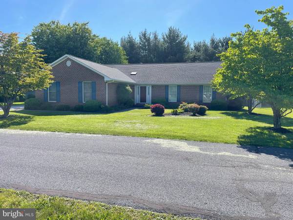 497 SUNRISE DR, Moorefield, WV 26836