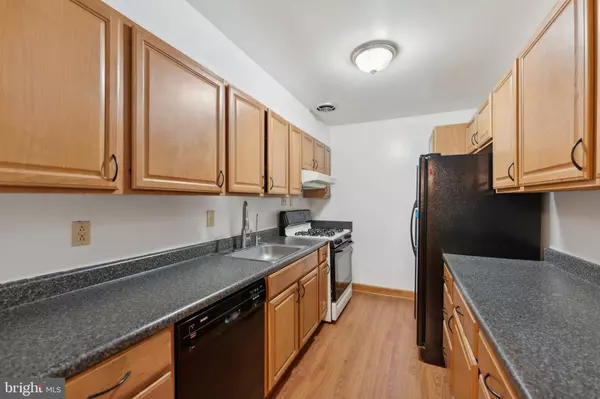 Fairfax, VA 22030,10724 WEST DRIVE #104
