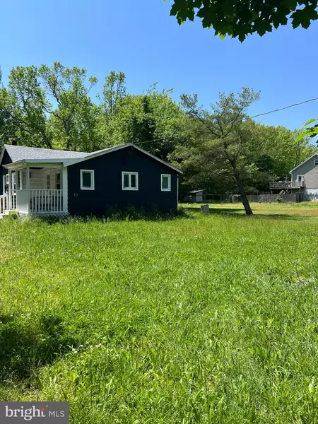 10 E POINT RD, Heislerville, NJ 08324