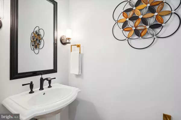 Mclean, VA 22101,1606 BROOKSIDE RD