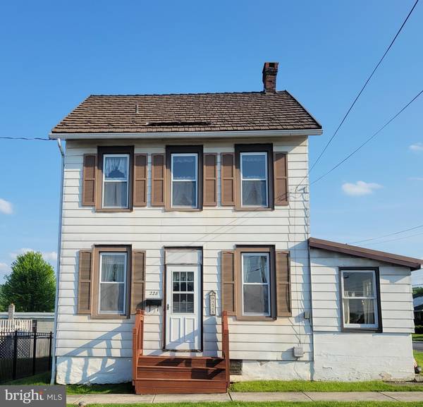 228 W BARKLEY ST, Topton, PA 19562