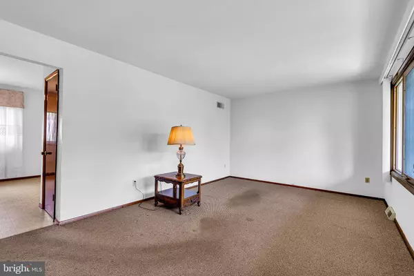 Allentown, NJ 08501,4 WOODFIELD LA