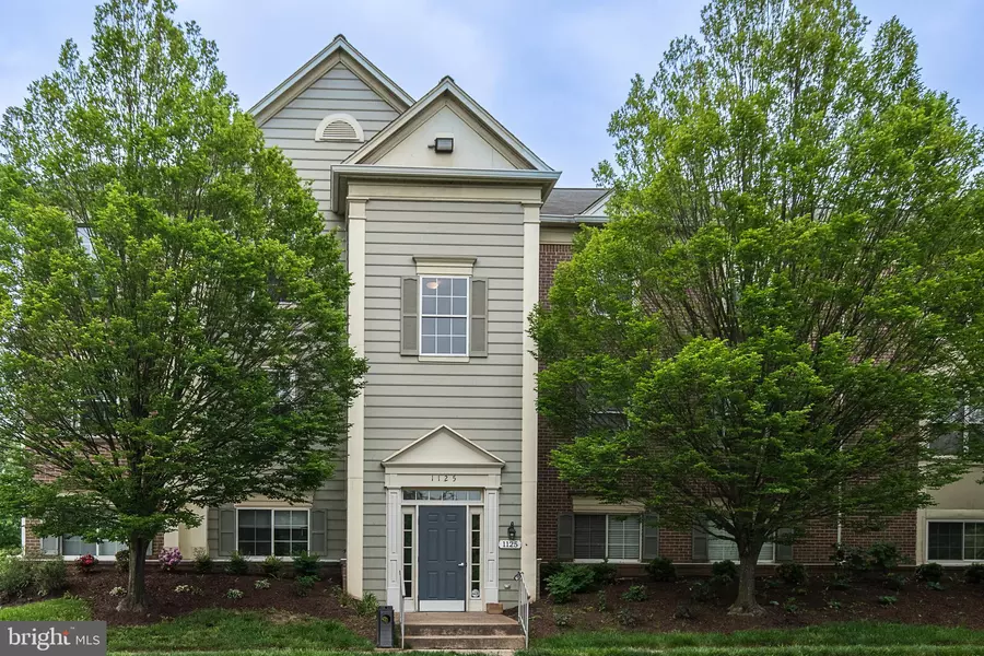 1125 HUNTMASTER TER NE #301, Leesburg, VA 20176