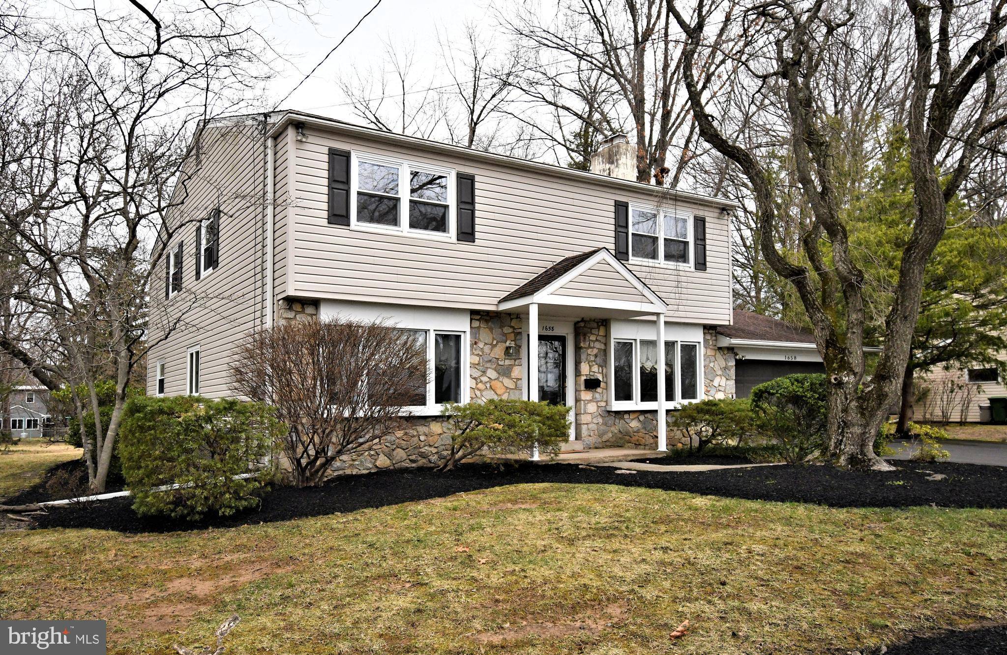 1658 CAVAN DR, Dresher, PA 19025