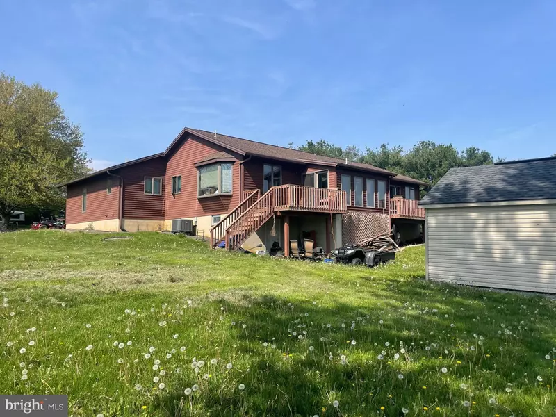 389 MOOREDALE RD, Carlisle, PA 17015