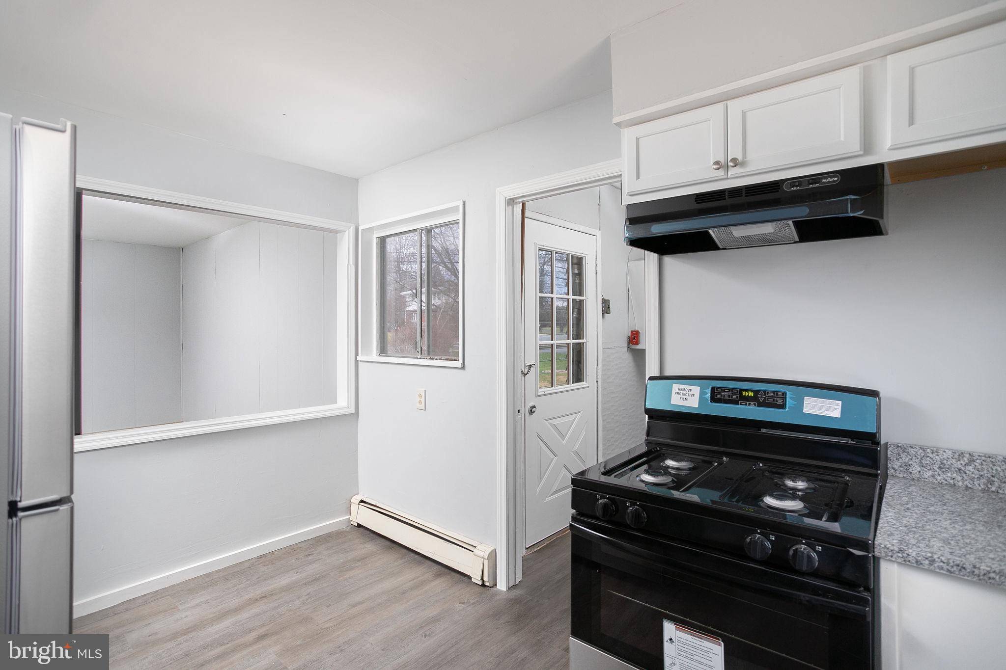 Trenton, NJ 08618,9 THERESA ST