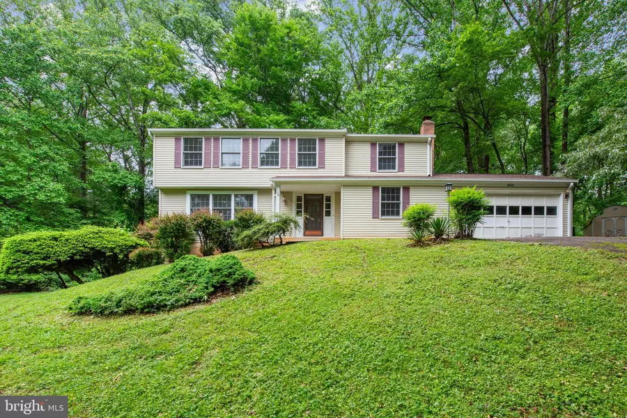 4908 VILLAGE DR, Fairfax, VA 22030