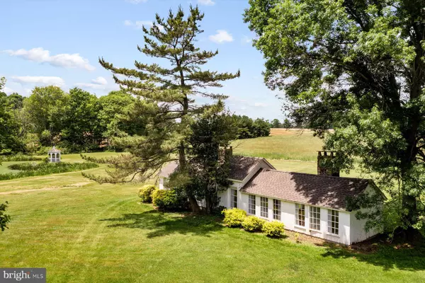 Frenchtown, NJ 08825,123 OAK SUMMIT RD