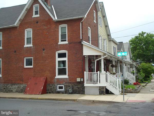 700 W BROAD ST, Quakertown, PA 18951