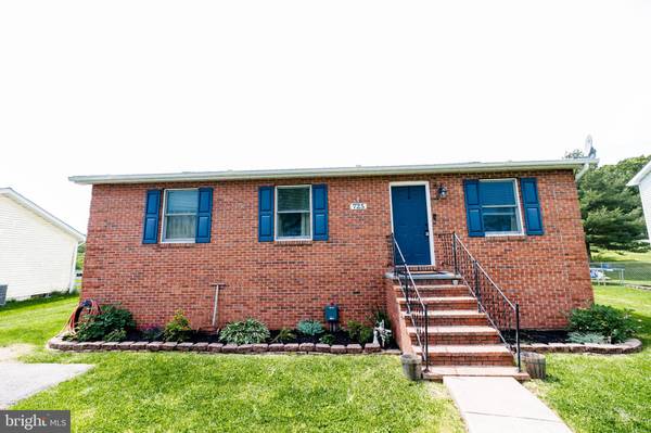 725 W MYRTLE ST, Littlestown, PA 17340