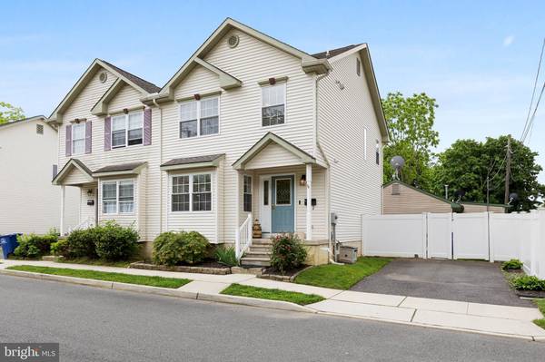 17 PEMBERTON ST, Pemberton, NJ 08068