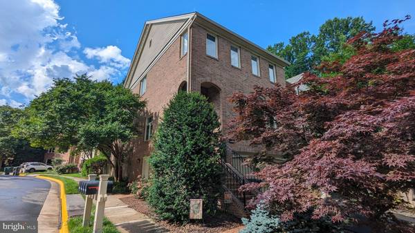 11538 HEMINGWAY DR, Reston, VA 20194