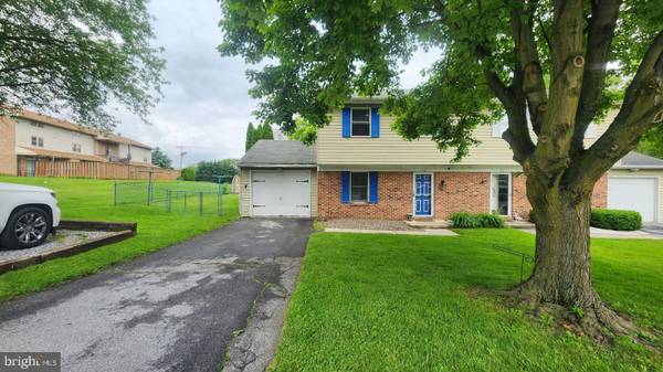 110 MILLER RD, Akron, PA 17501