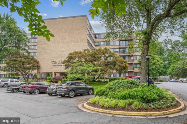 600 ROOSEVELT BLVD #614, Falls Church, VA 22044