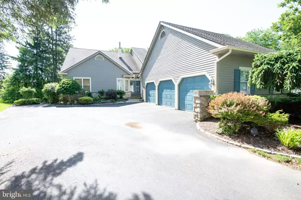 Huntingdon Valley, PA 19006,657 HIDDEN POND LN