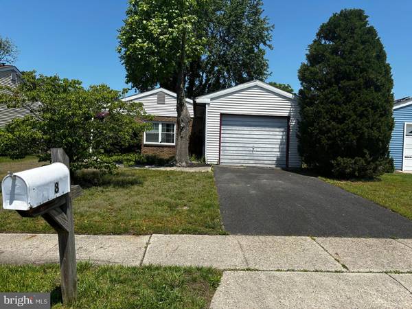 8 SHEFFIELD PL, Southampton, NJ 08088