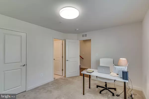 Lanham, MD 20706,9912 WOOD EDGE WAY