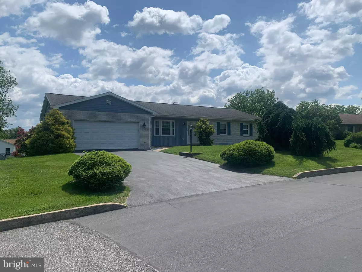 Carlisle, PA 17013,211 LAMPLITE DR