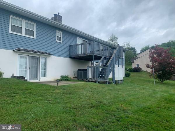 Carlisle, PA 17013,211 LAMPLITE DR