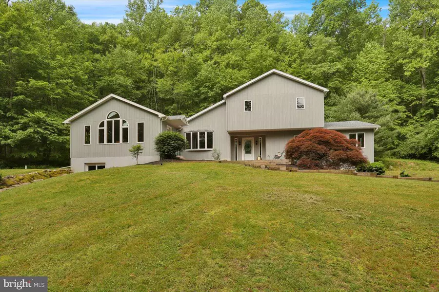 19 CHICKADEE LN, Hereford, PA 18056