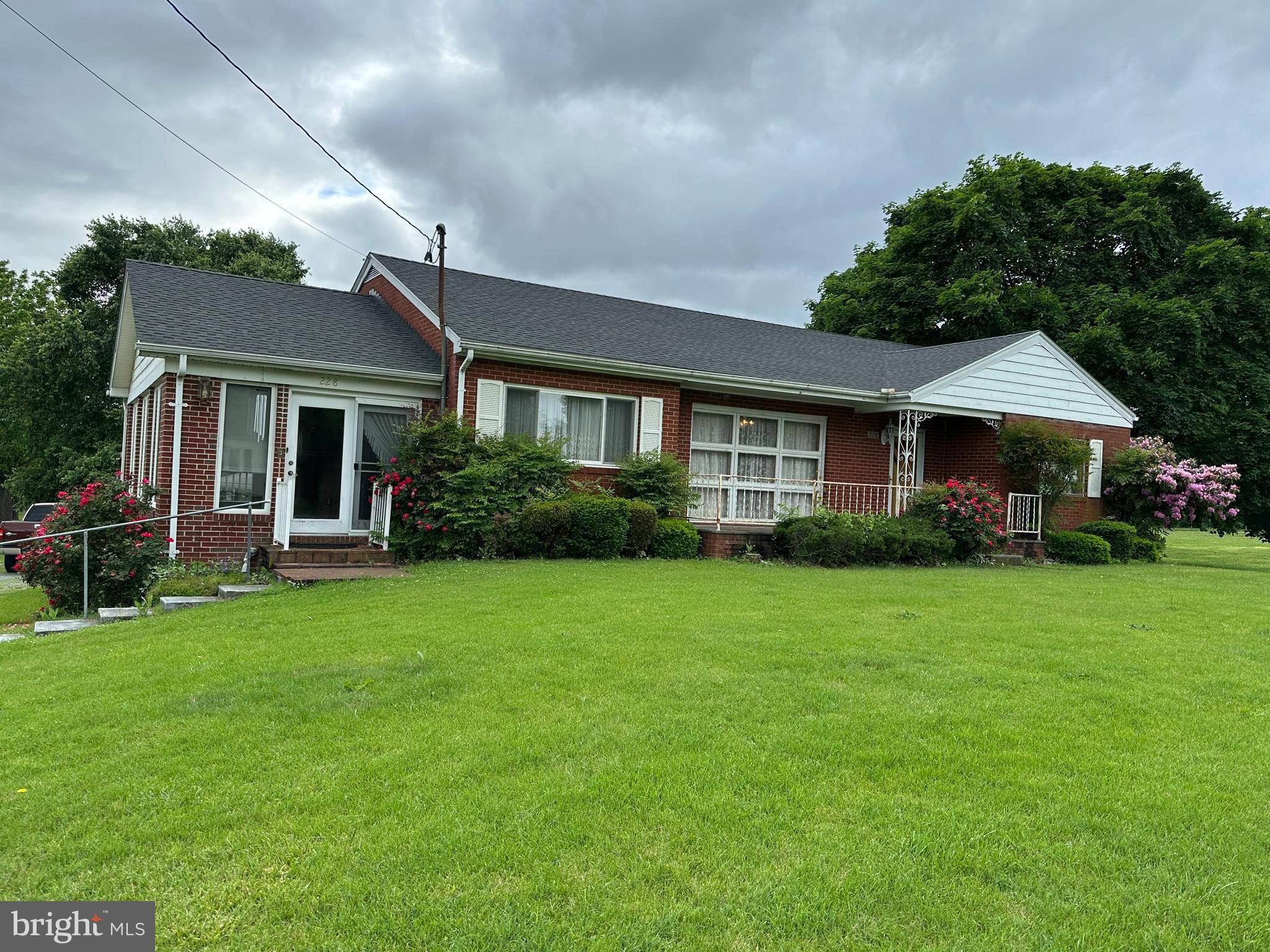 228 FAIRVIEW RD, Luray, VA 22835