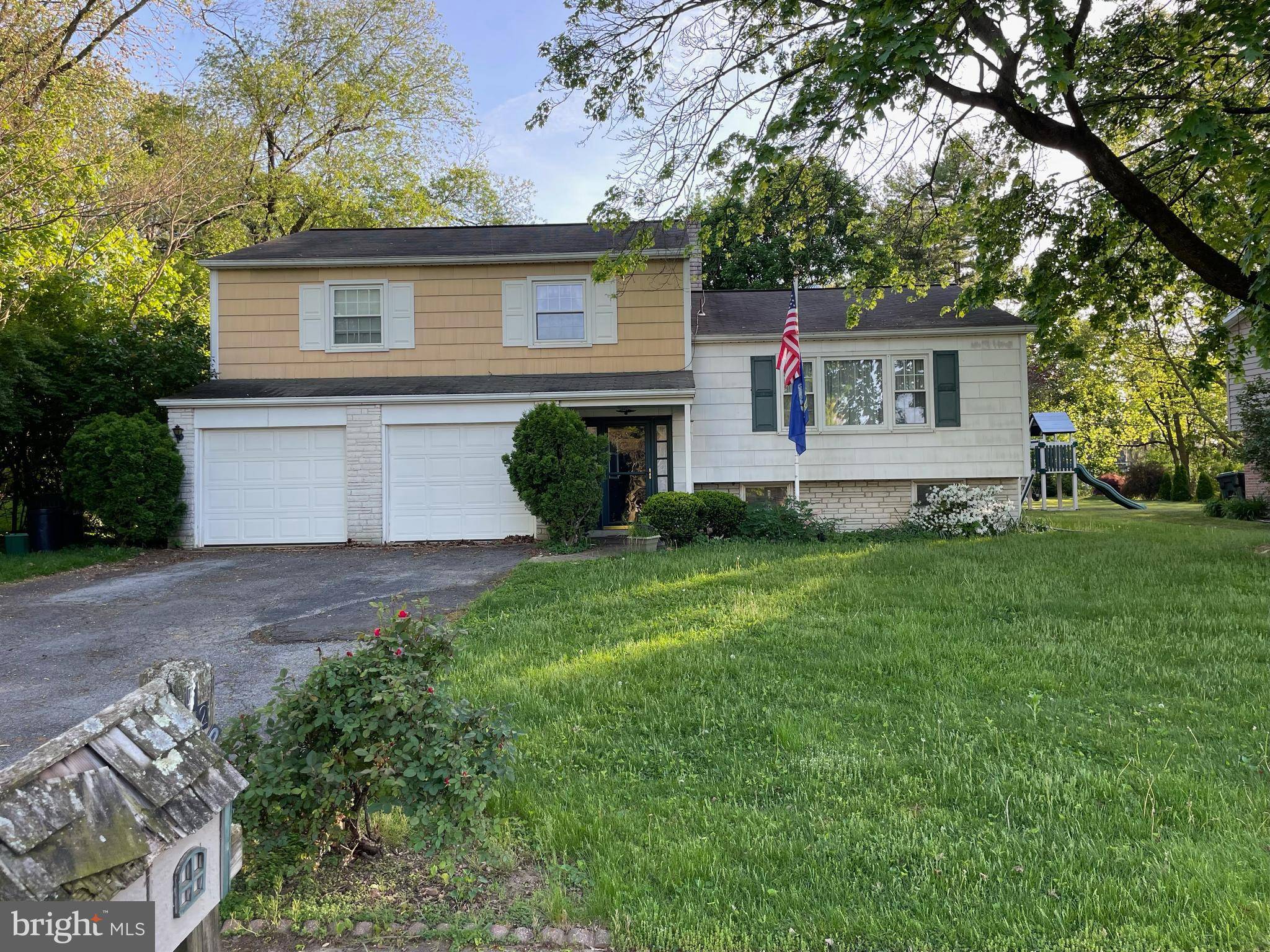 520 HEDGEROW LN, Lancaster, PA 17601