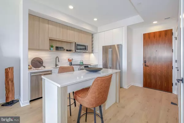 Falls Church, VA 22046,255 W. FALLS STATION BLVD #608