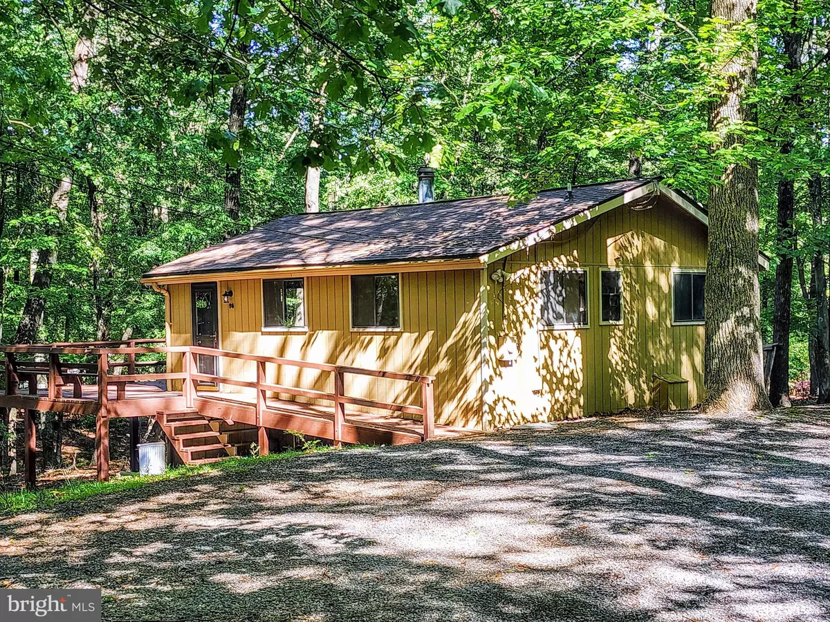 Hedgesville, WV 25427,900 THE WOODS RD