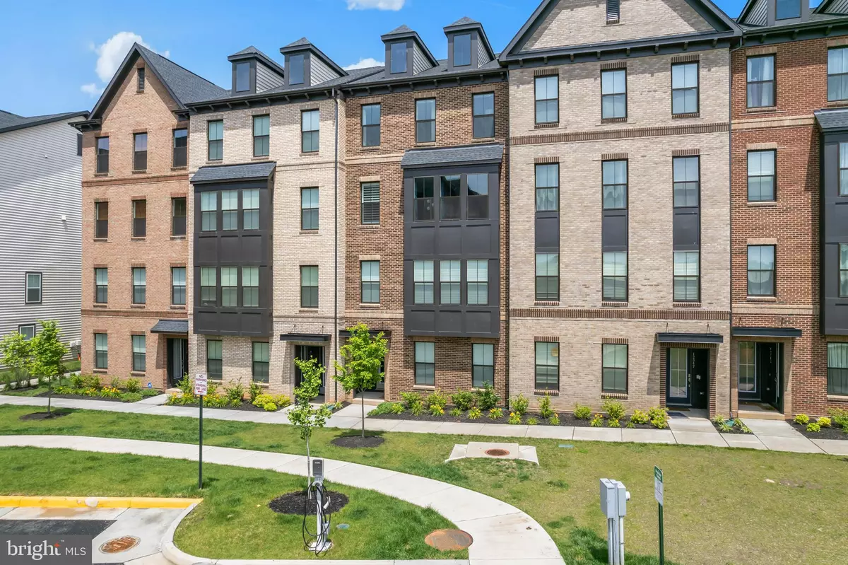 Fairfax, VA 22033,12351 AZURE LN #48