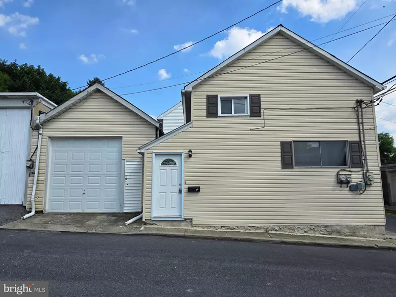 151 MULBERRY ST, Catasauqua, PA 18032