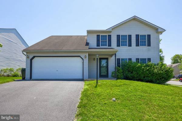 502 CHICKADEE DR, Lititz, PA 17543