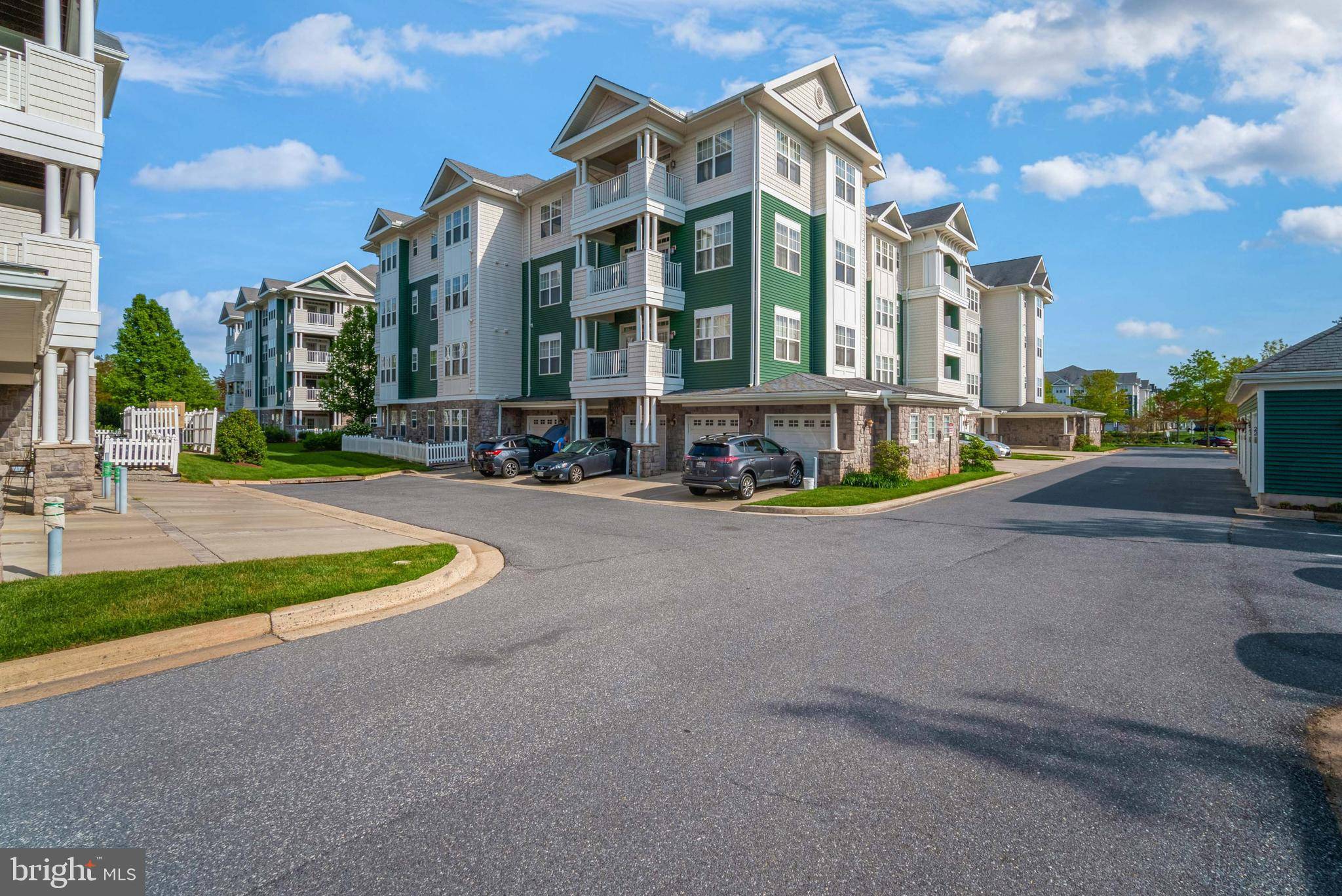 Laurel, MD 20707,13501 BELLE CHASSE BLVD #414
