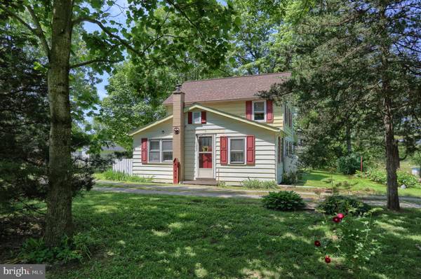 1007 LAUDERMILCH RD, Palmyra, PA 17078