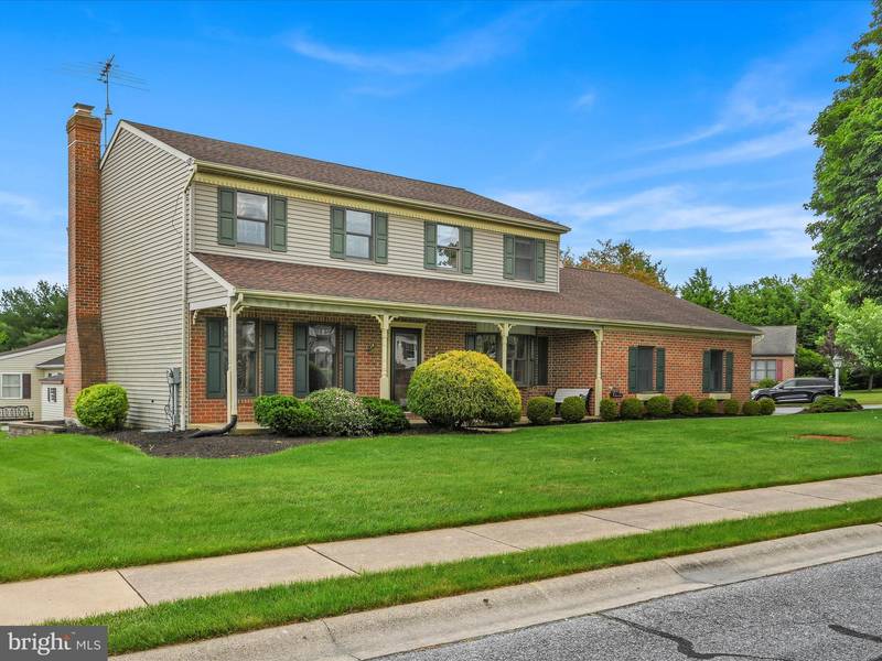 237 STOEVER DR, New Holland, PA 17557