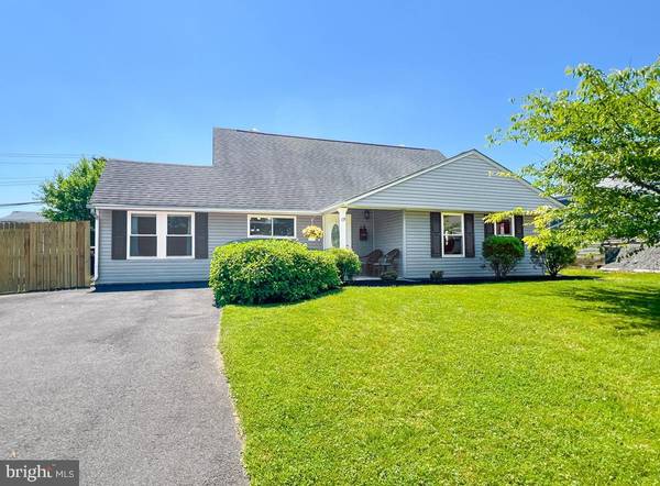 19 HYACINTH RD, Levittown, PA 19056