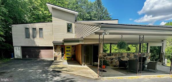 2288 MULBERRY RD, Fogelsville, PA 18051