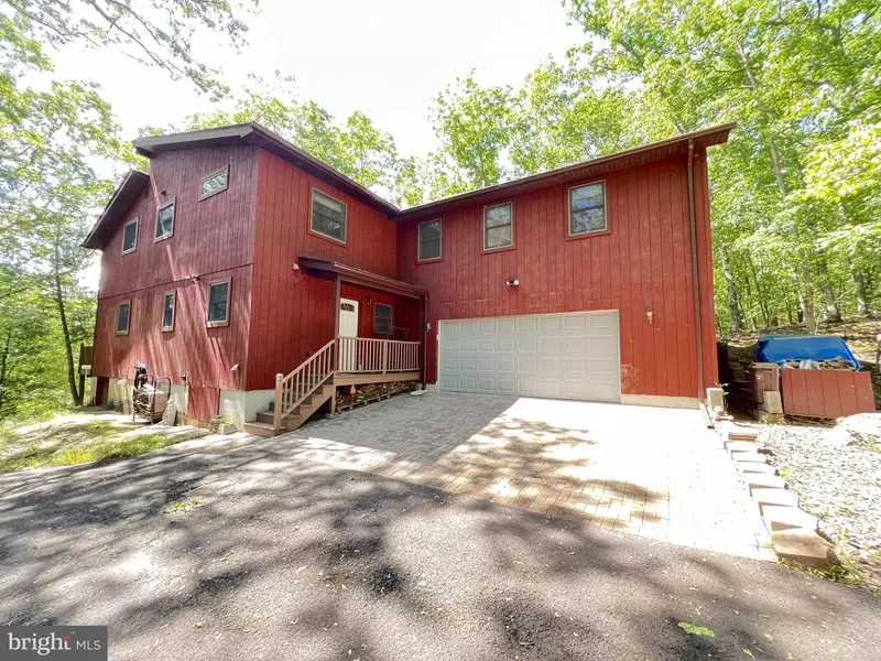 6159 DECKER RD, Bushkill, PA 18324