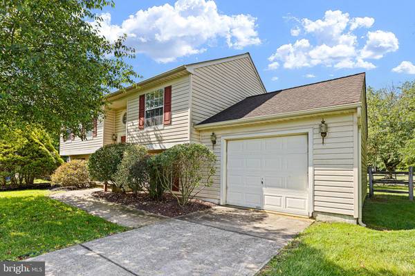 14 CORALBERRY DR, Newark, DE 19702