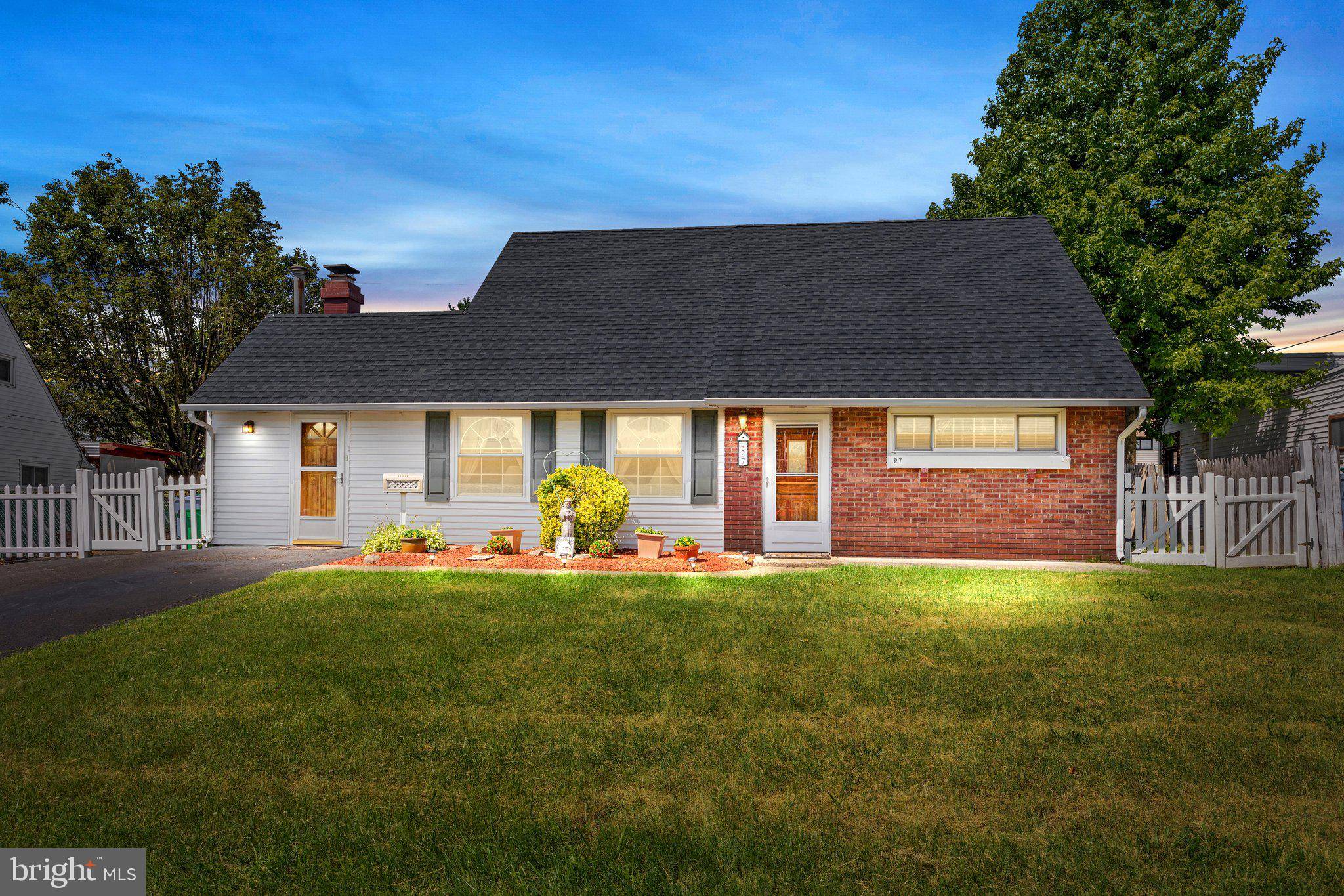 27 PLUMTREE RD, Levittown, PA 19056