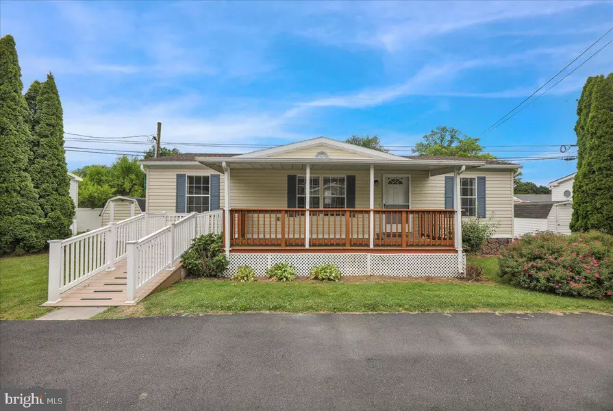 16 MADGE DR, Lancaster, PA 17603