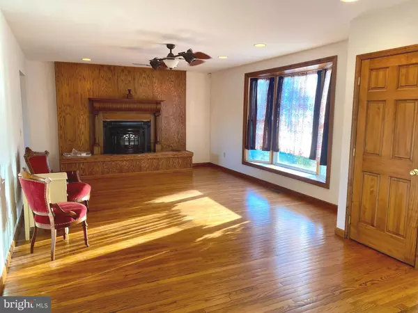 Reading, PA 19607,1018 CRESTVIEW AVE